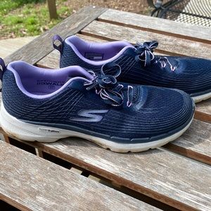 Sketchers Go Walk Tennis Shoes size 7 1/2